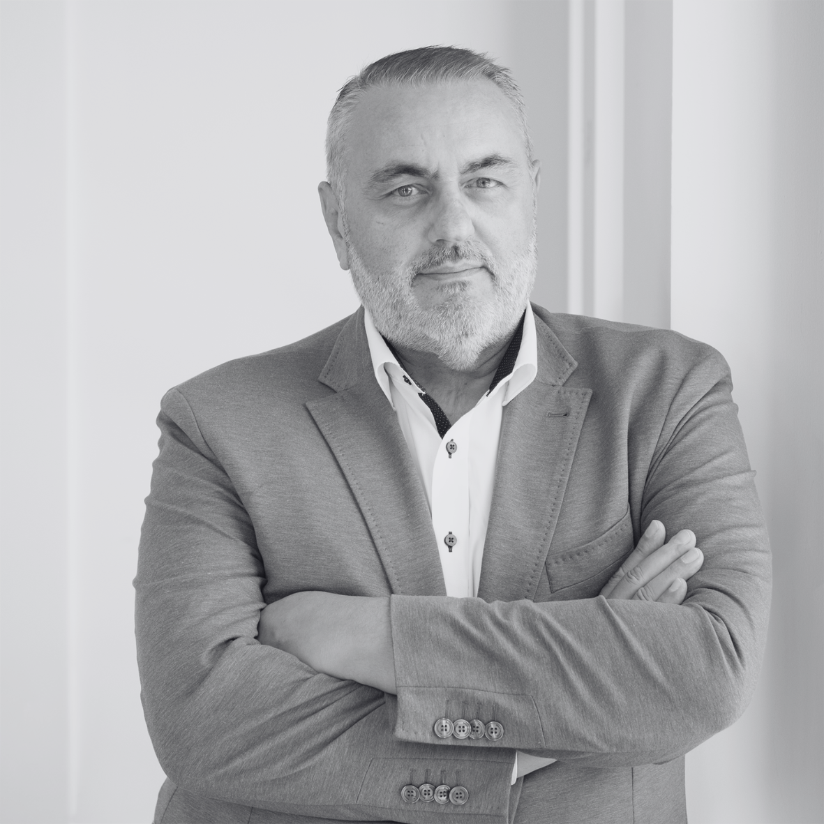 DjaniKovac_quadrat_komprimiert_SW